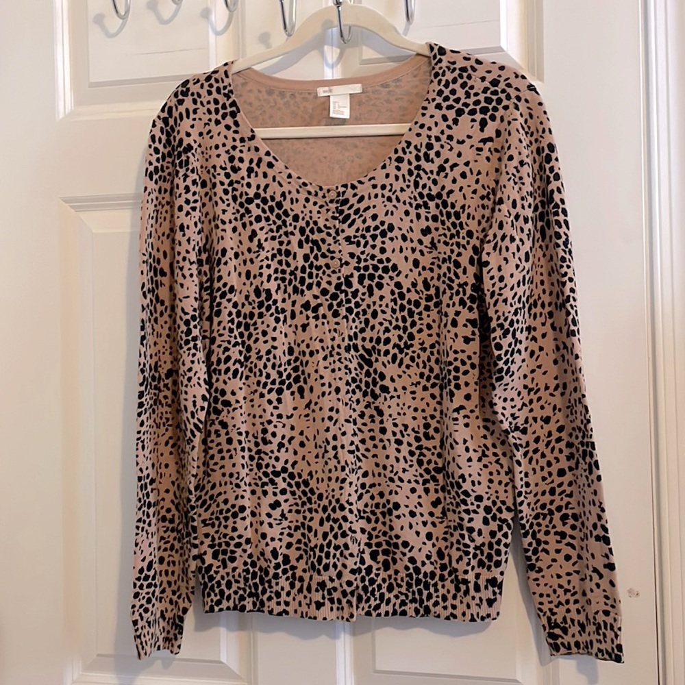 Large H&M 100% Cotton Cárdigan. Amazing and soft fit.No fuzzy,flaws,rips stains